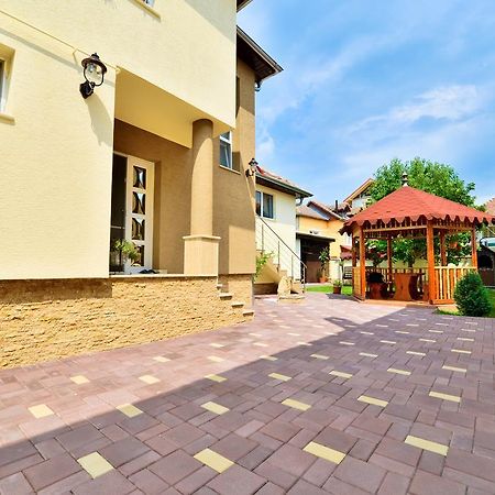 Отель Casa Vio Хацег Экстерьер фото
